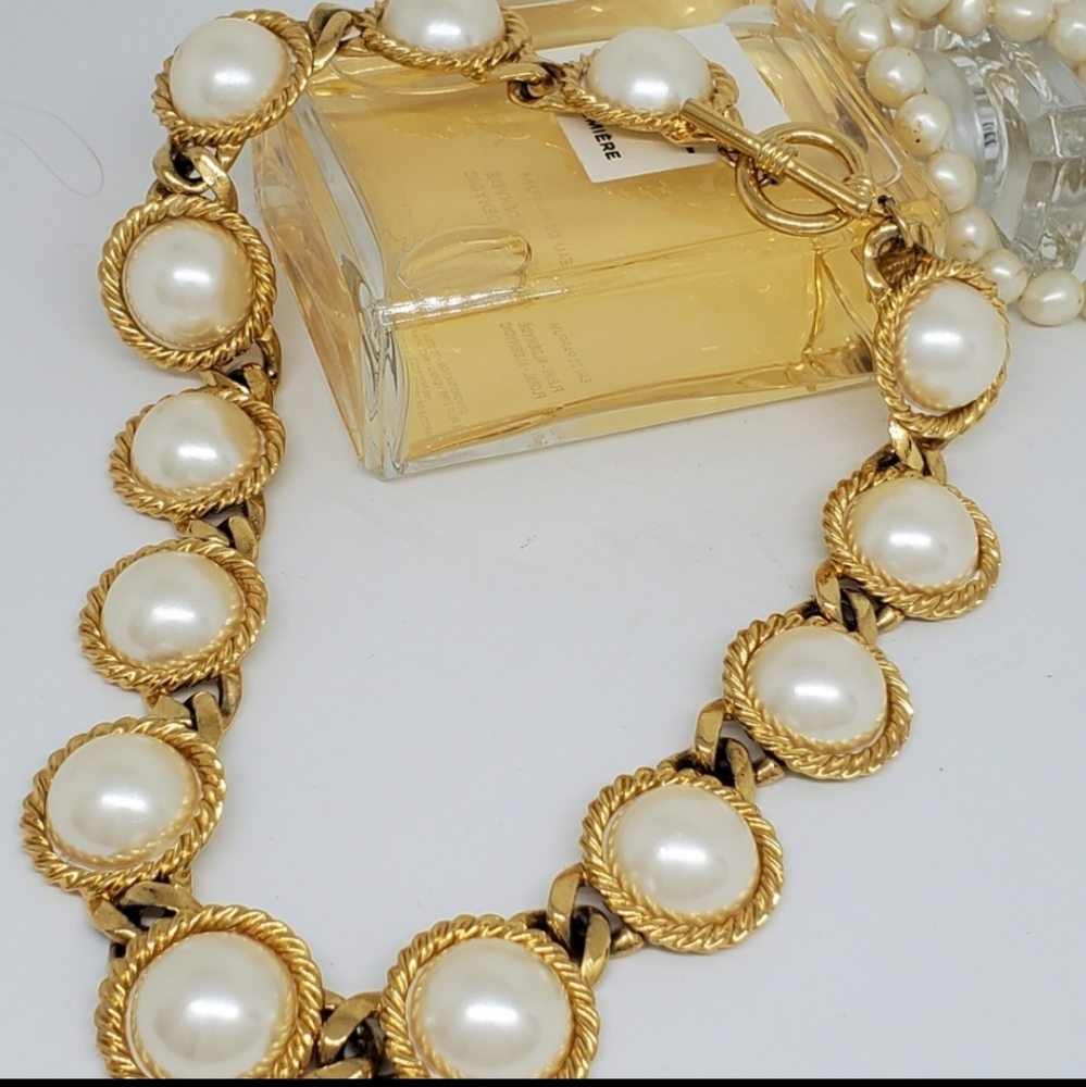 Anne Klein Vintage Signed Cabachon Pearl Toggle Necklace